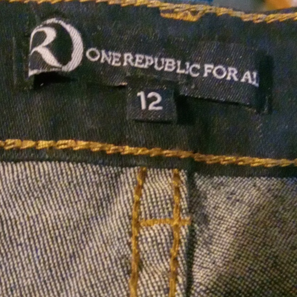 Shorts 12 - Picture 3 of 5